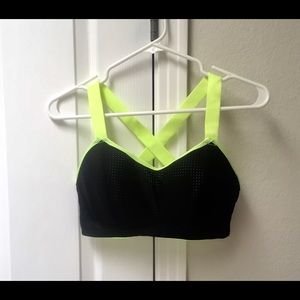 Underwire sports bra
